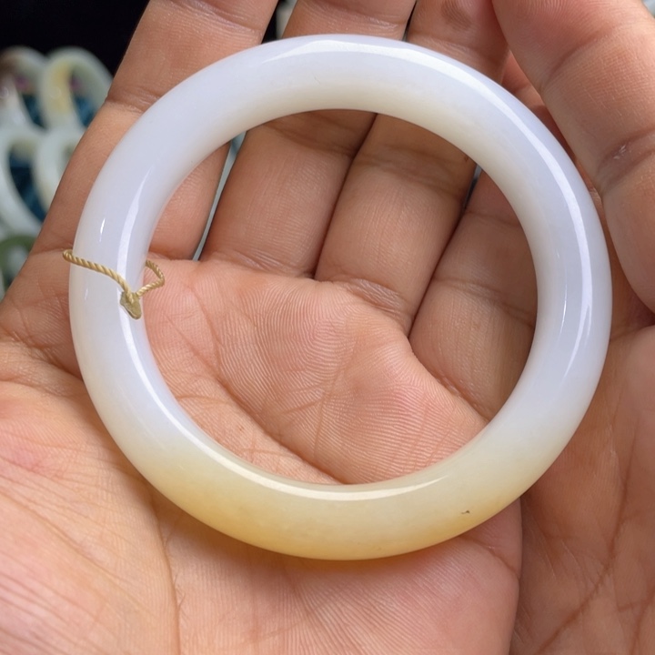 【闪购商品】未镶嵌手镯和田玉