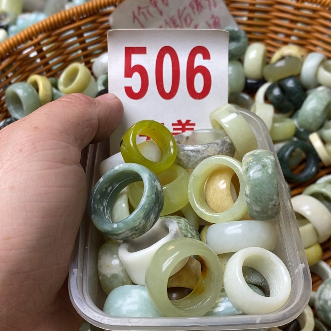 蛇纹石玉挂坠未镶嵌