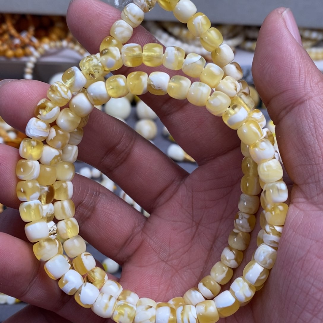 琥珀裸石未镶嵌7mm金漆白