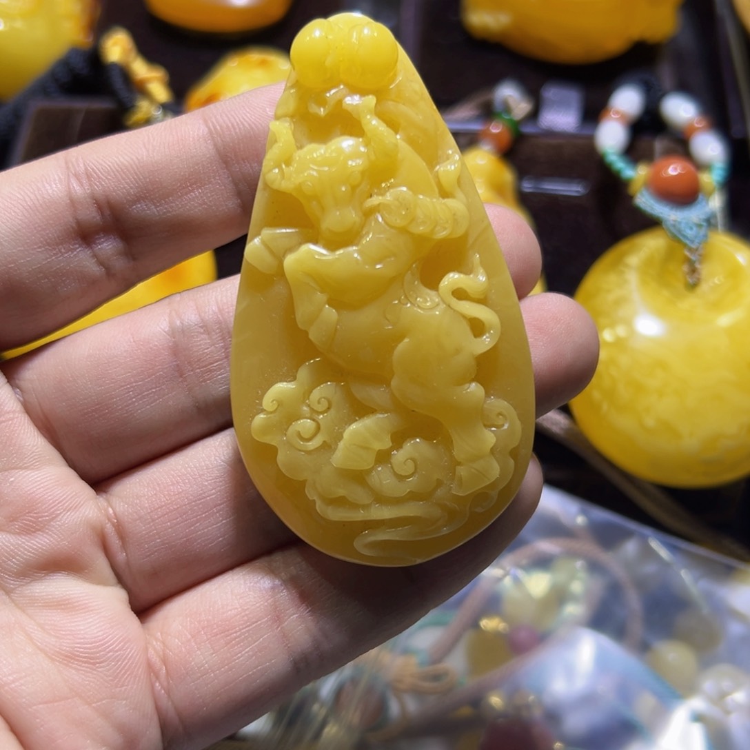 琥珀颈饰未镶嵌智*琥珀吊坠