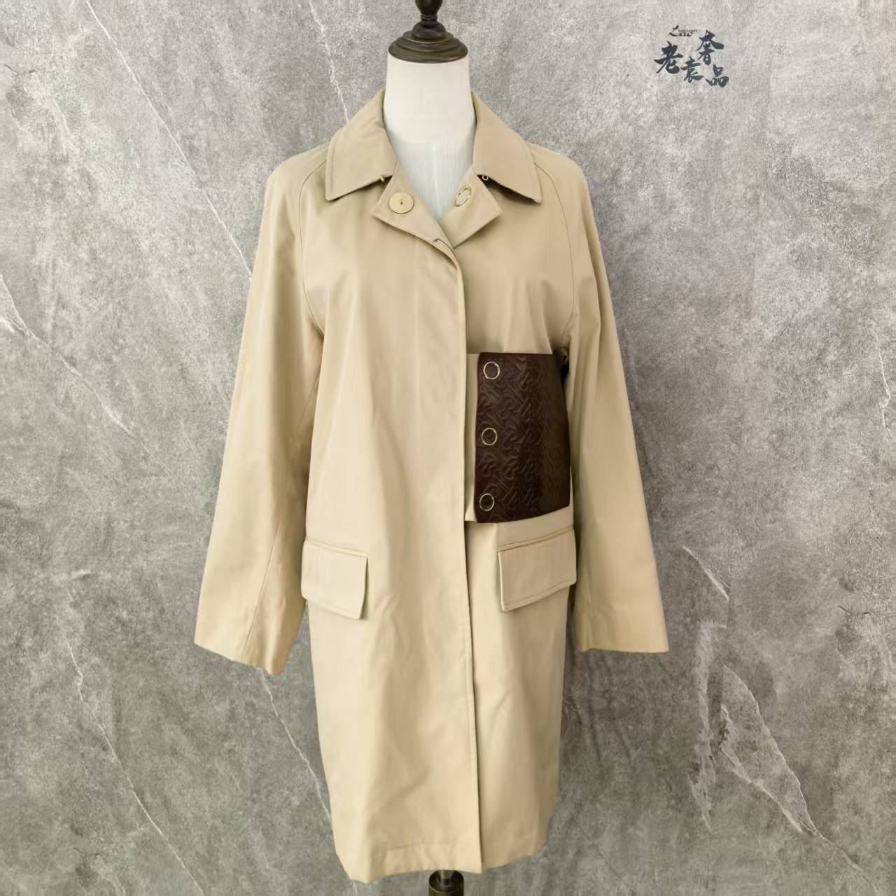 95新 BURBERRY/博柏利 海囤K/巴宝莉大衣/uk4码/TU180201