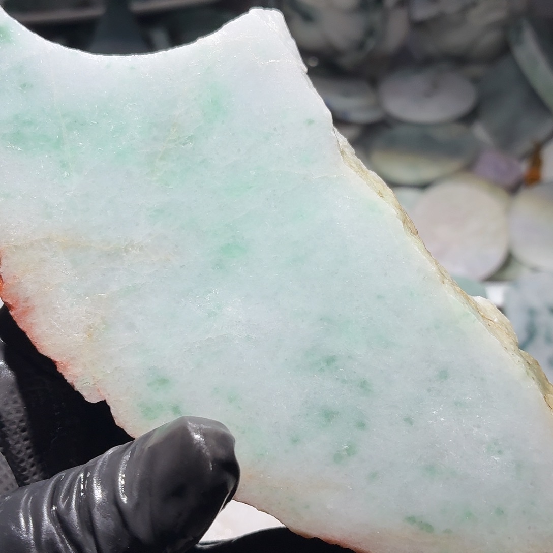 翡翠未镶嵌颈饰边角料