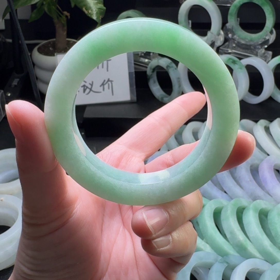 未镶嵌翡翠手镯定制翡翠