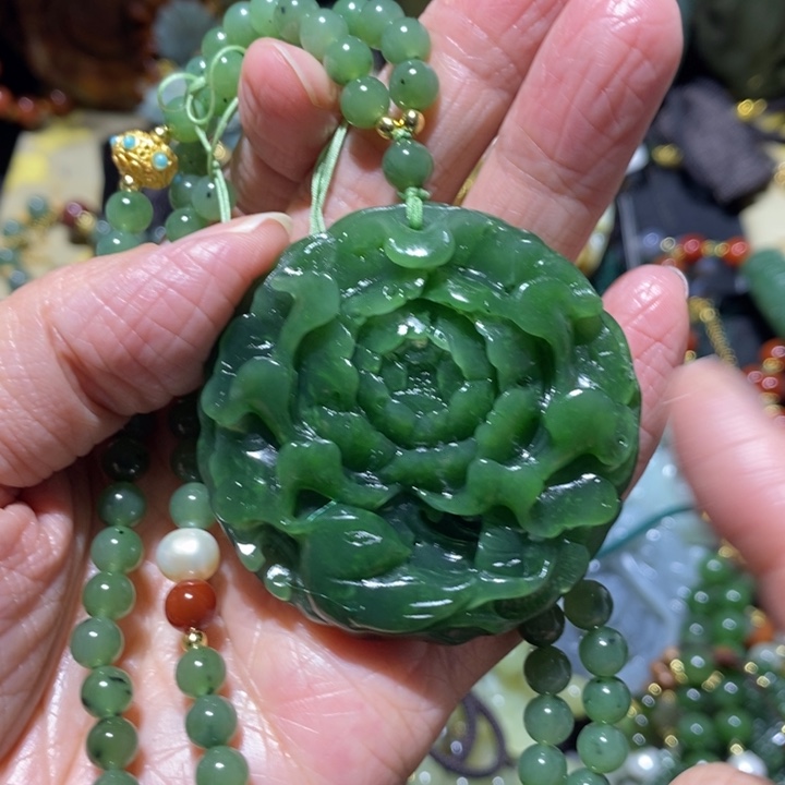 和田玉（碧玉）颈饰未镶嵌