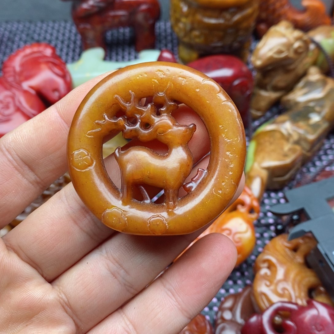 蛇纹石玉颈饰未镶嵌