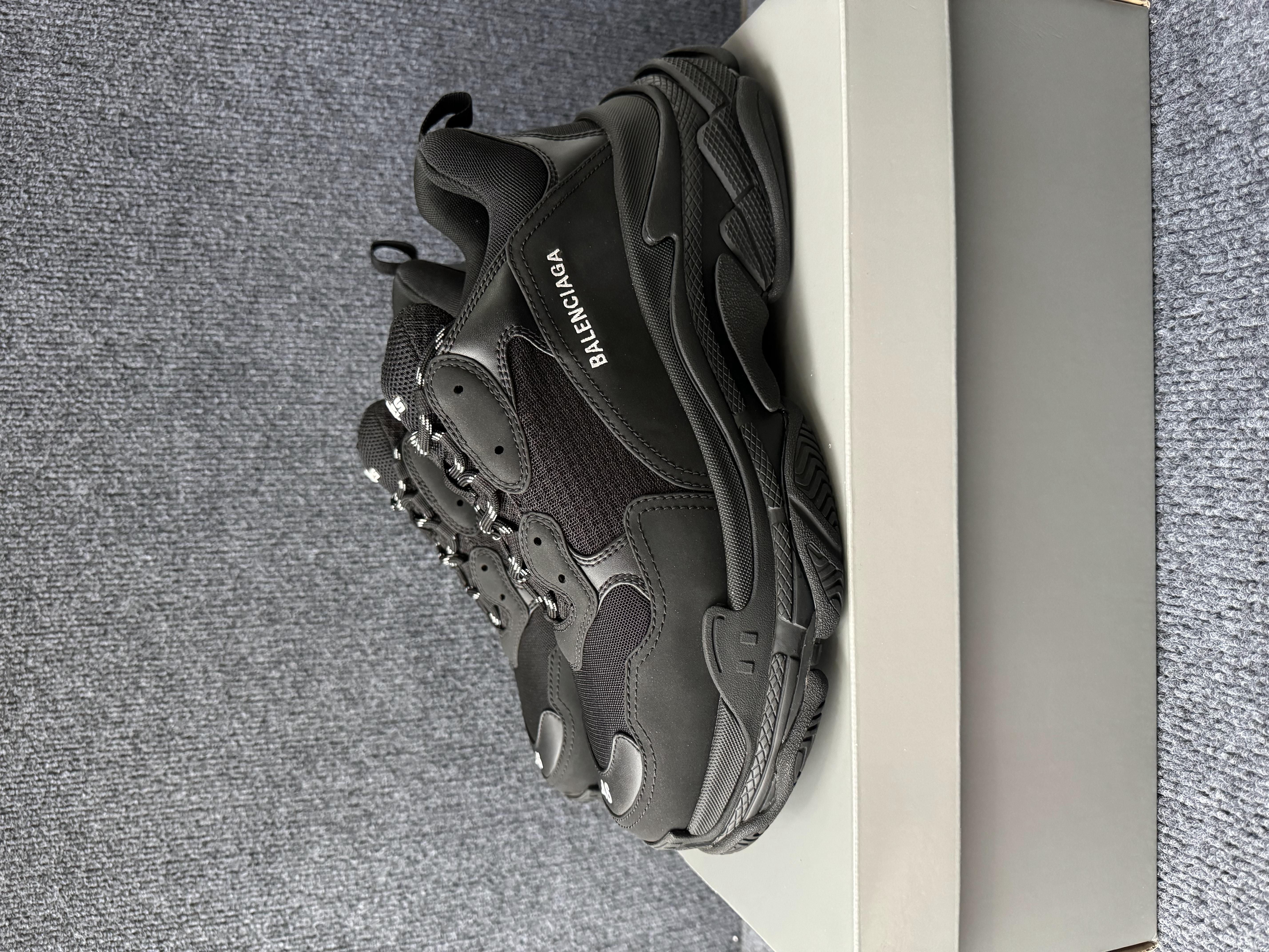 全新未使用 Balenciaga/巴黎世家 46码 triples 黑色 老爹鞋 无配