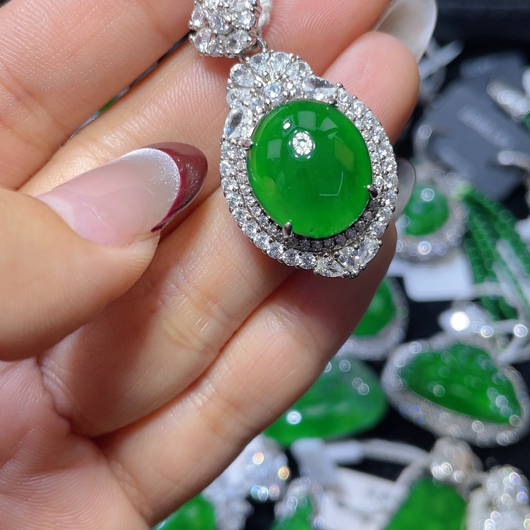 翡翠颈饰银S925镶嵌翡翠