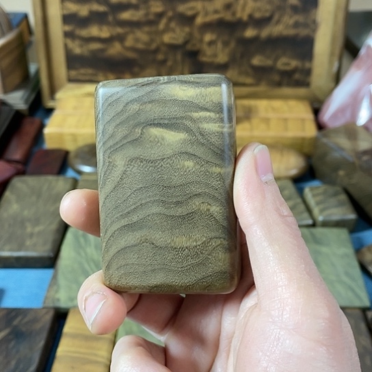 【闪购商品】?****㎕金丝楠阴沉木手把件