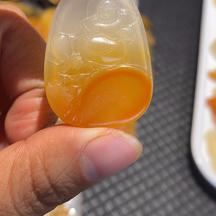 石英质玉（黄龙玉）未镶嵌颈饰