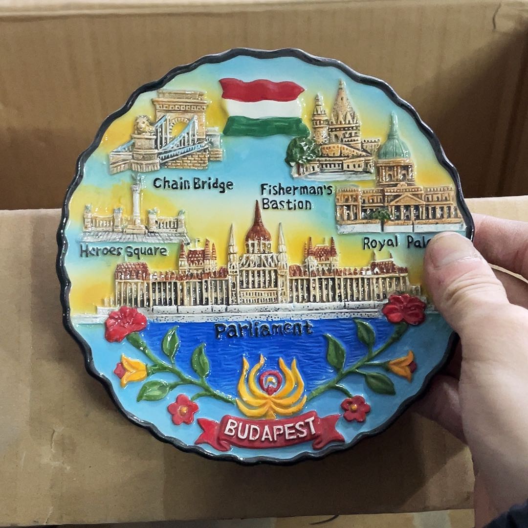 摆件   磕碰。封釉。