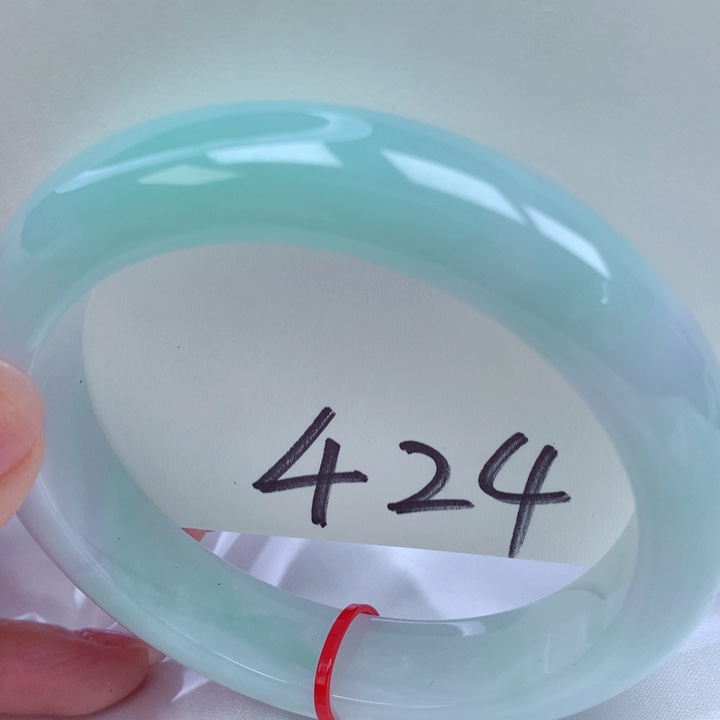 翡翠手镯未镶嵌翡翠