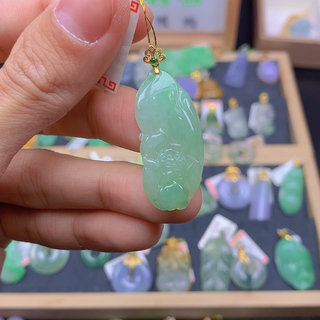 翡翠颈饰18K金镶嵌翡翠 