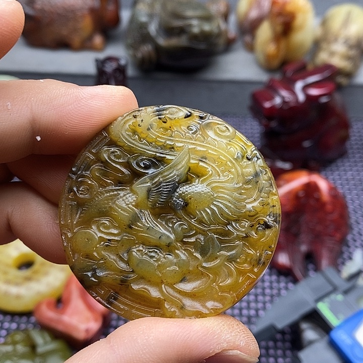 蛇纹石玉未镶嵌颈饰