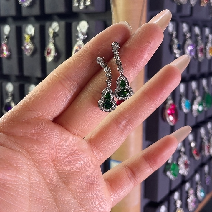 银S925镶嵌祖母绿耳饰