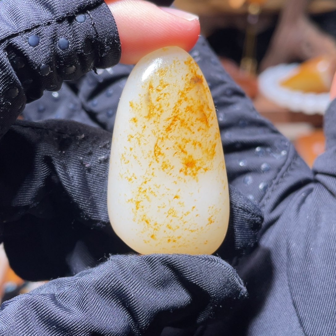 颈饰未镶嵌和田玉原石