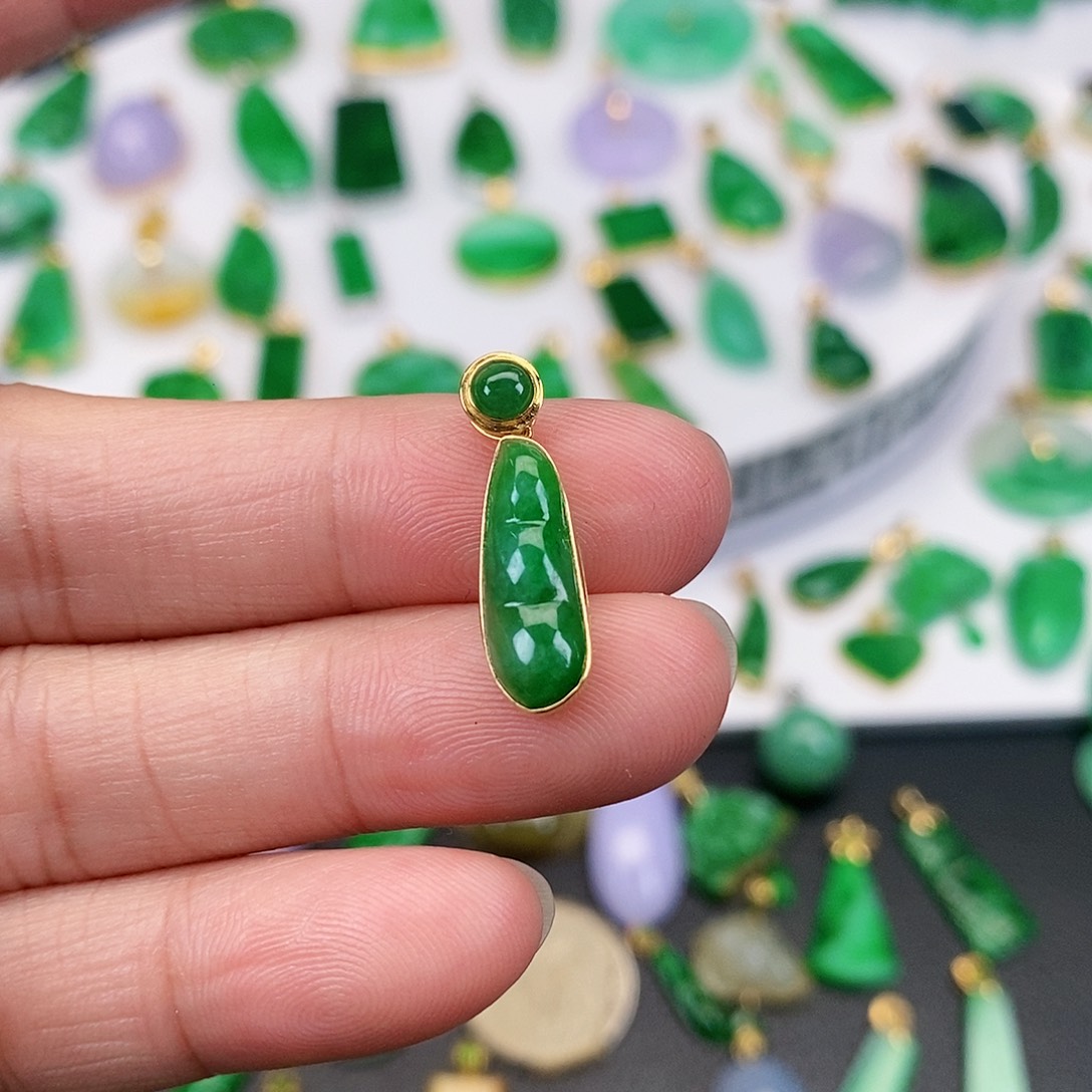 翡翠吊坠(不含链)18K金镶嵌