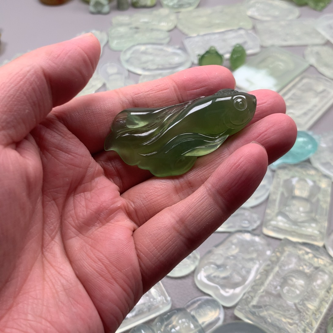 蛇纹石玉颈饰未镶嵌