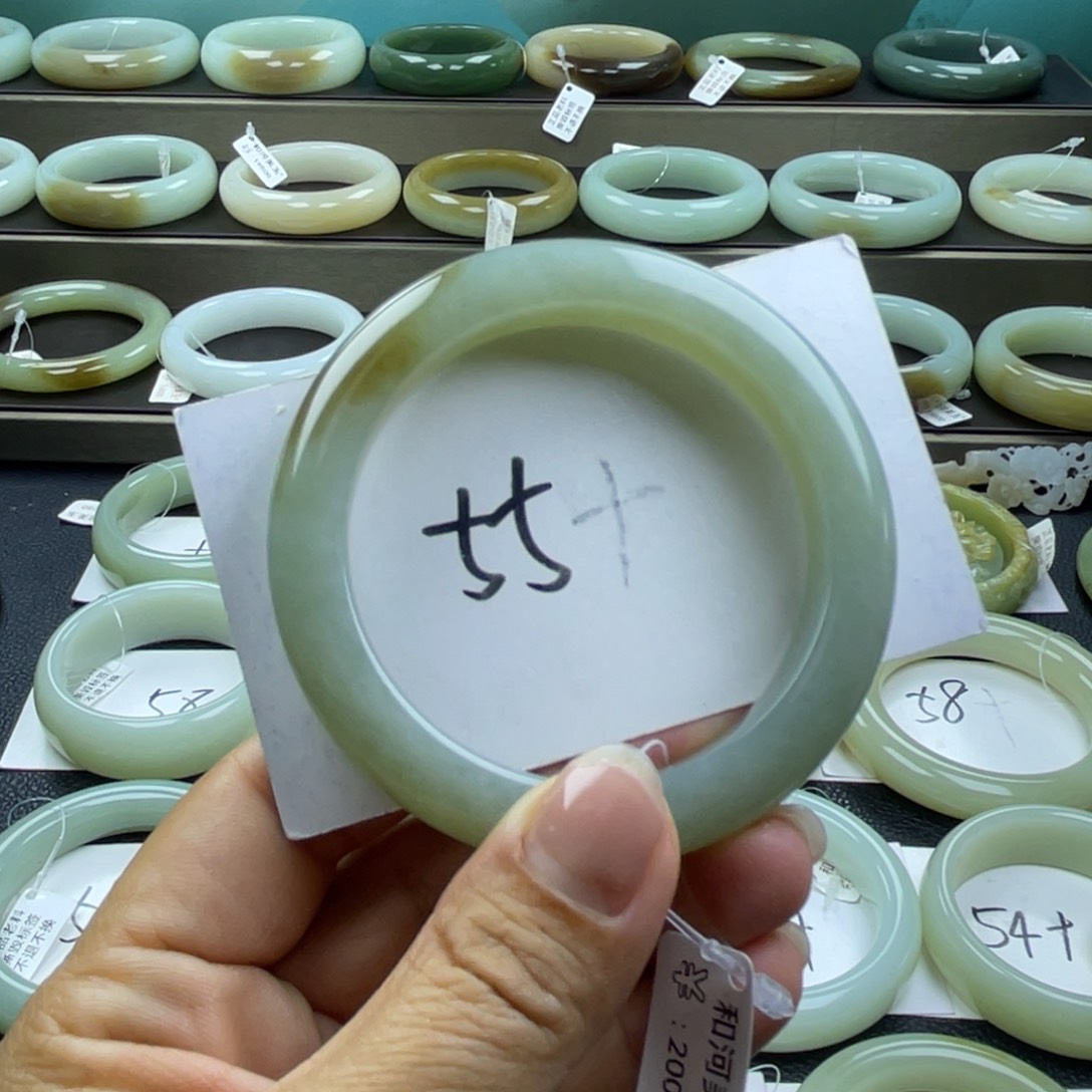 和田玉未镶嵌手镯