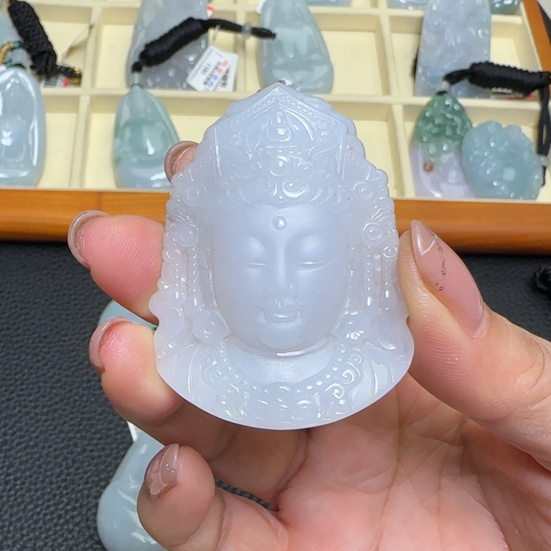 翡翠未镶嵌颈饰  