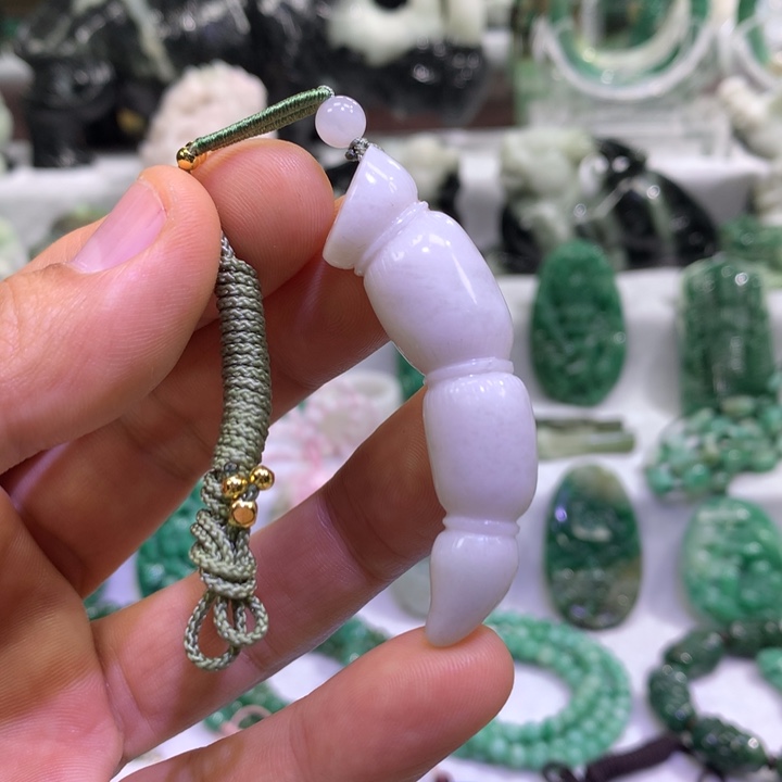 一***包独山玉未镶嵌颈饰