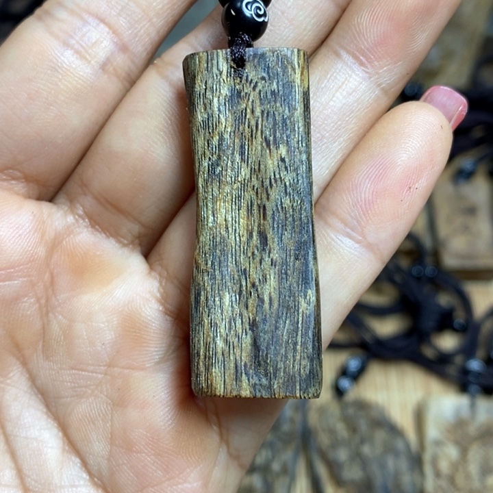 沉香手把件3.8 克奇楠沉香素牌吊坠