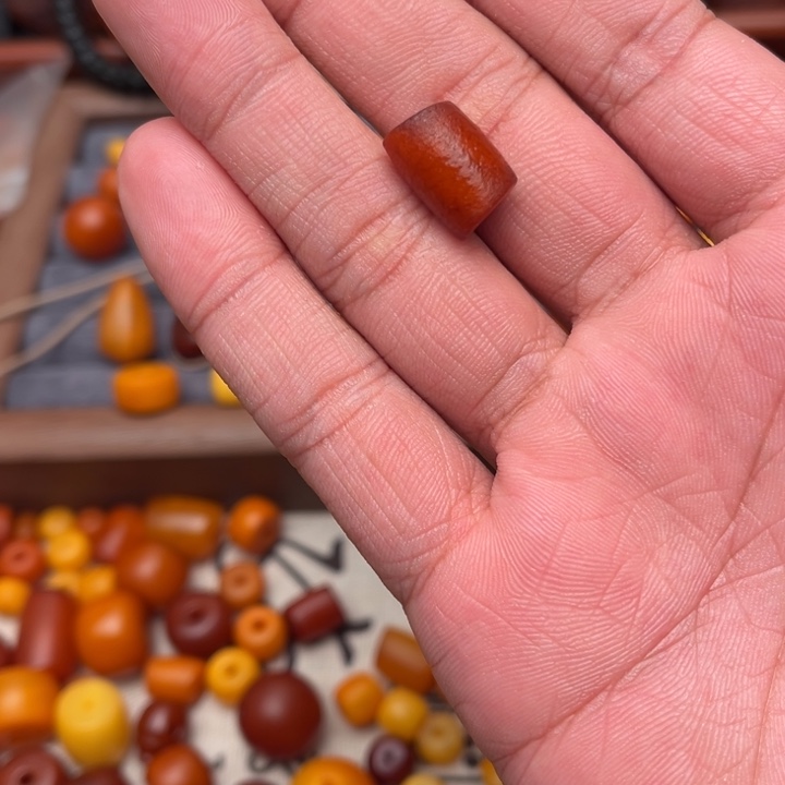 池***～琥珀未镶嵌裸石蜜蜡马蹄