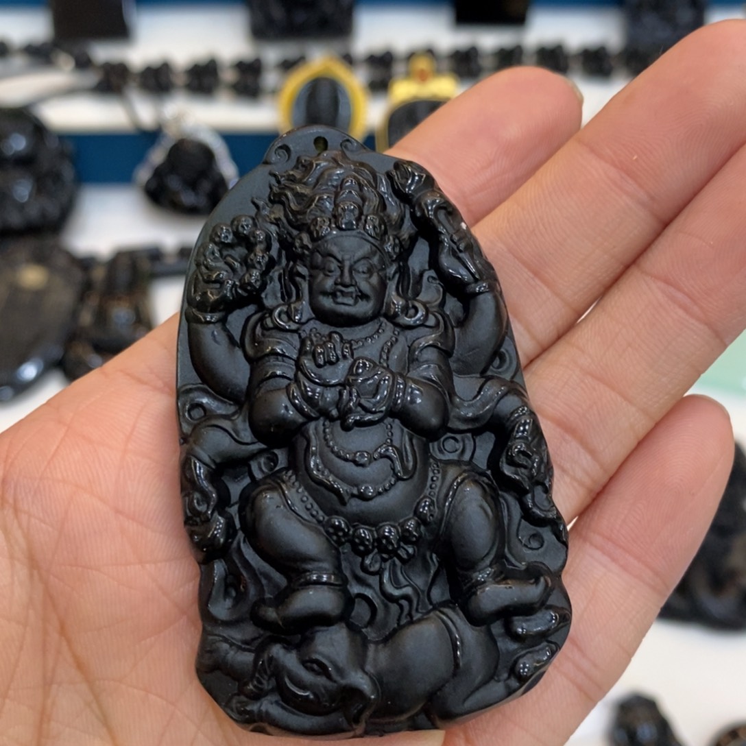 一***恒蛇纹石玉未镶嵌吊坠