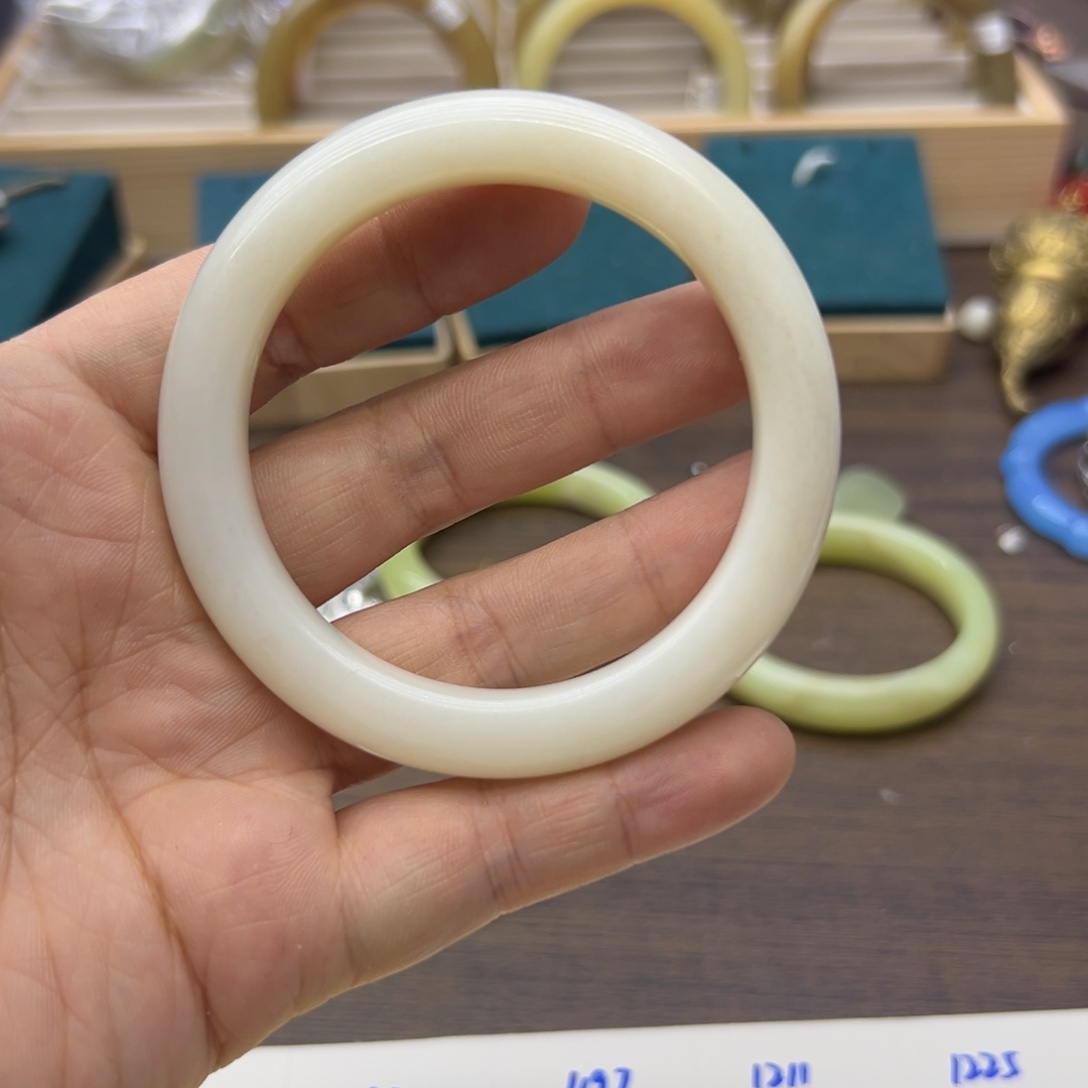 和田玉未镶嵌手镯57.2圈围1113