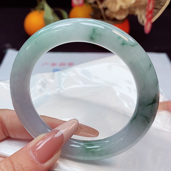 翡翠手镯未镶嵌55圈