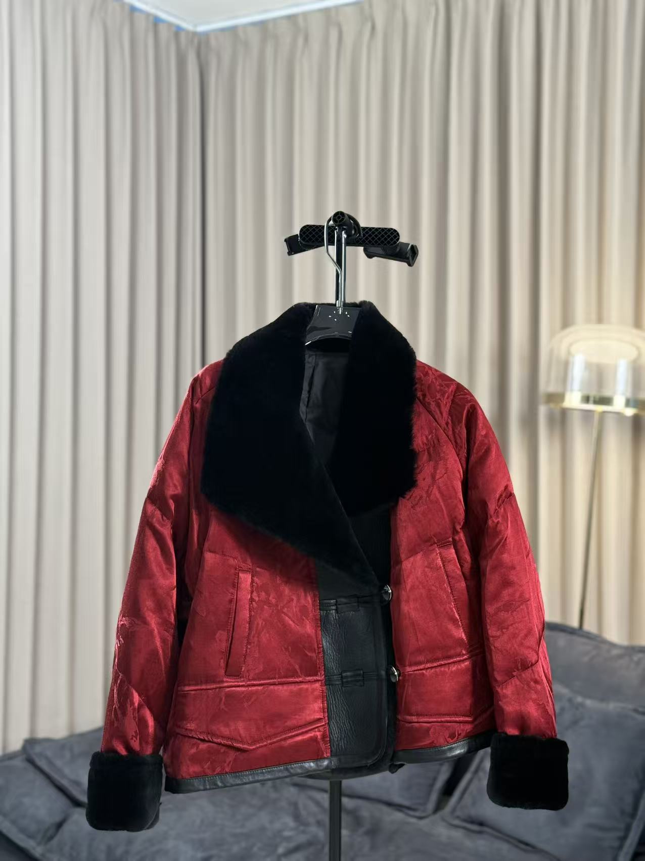 【柳青女装】2025冬季新款毛毛领皮拼接大外套提花鹅绒服HN-28619