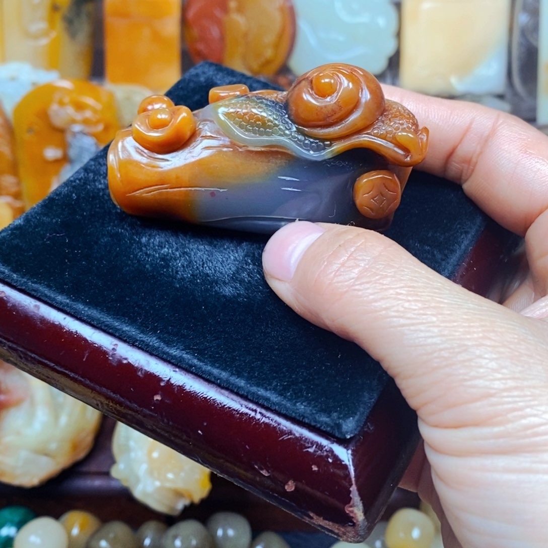 石英质玉（黄龙玉）颈饰未镶嵌