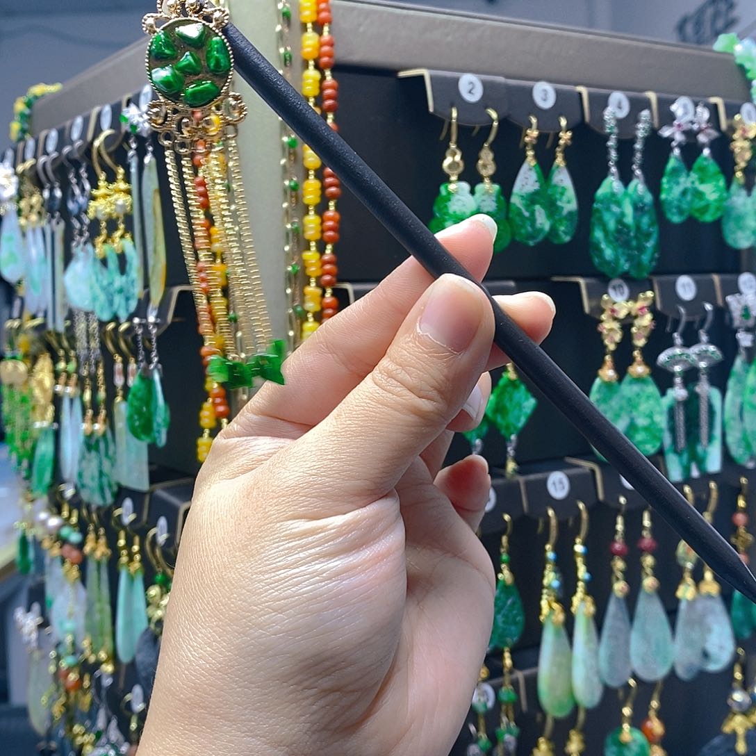 未镶嵌翡翠耳饰翡翠