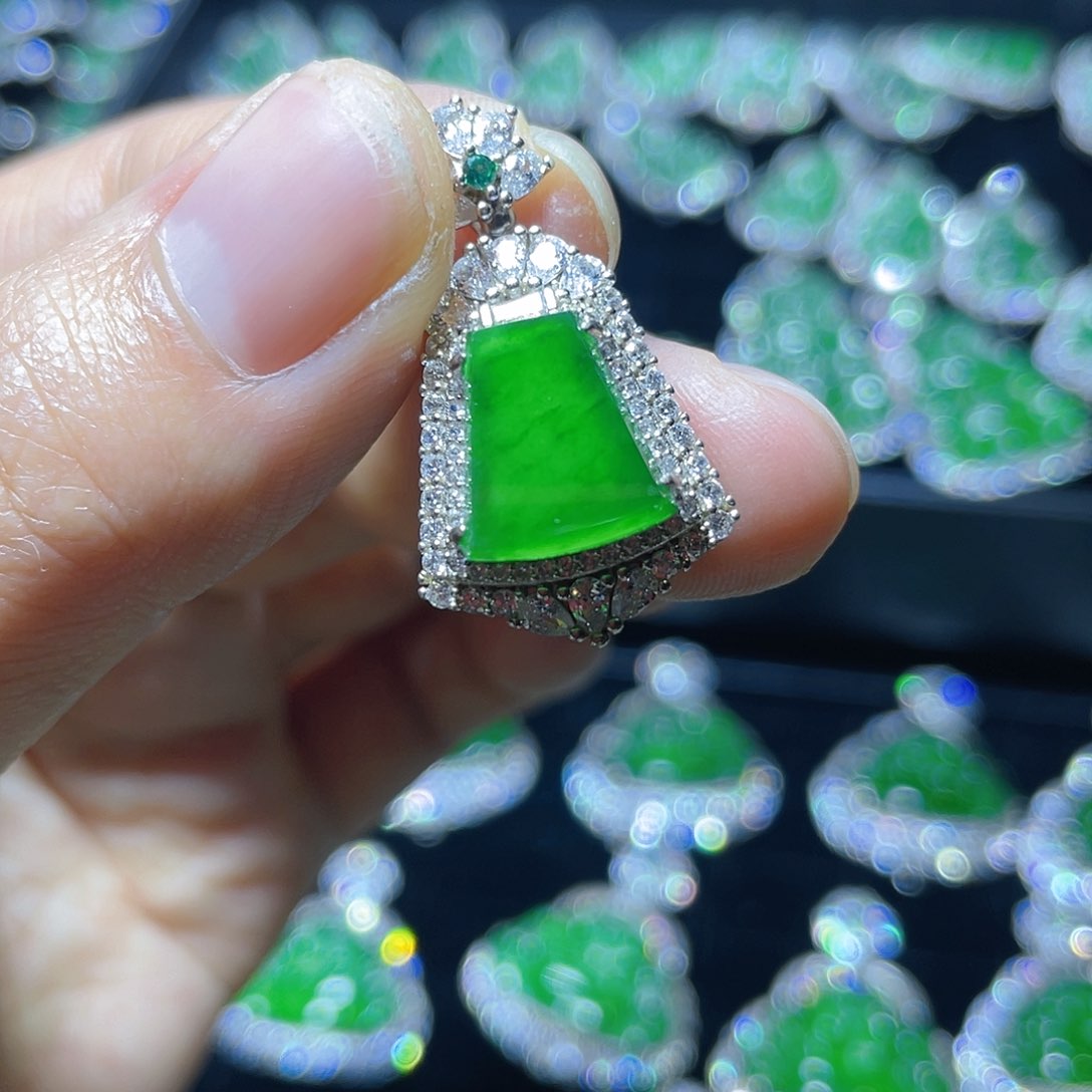 翡翠吊坠(赠链)银S925镶嵌