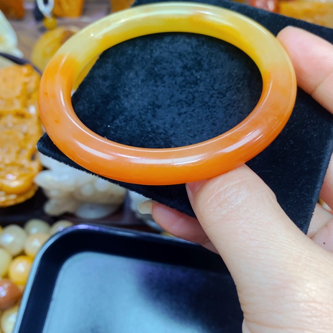 未镶嵌石英质玉（黄龙玉）手链