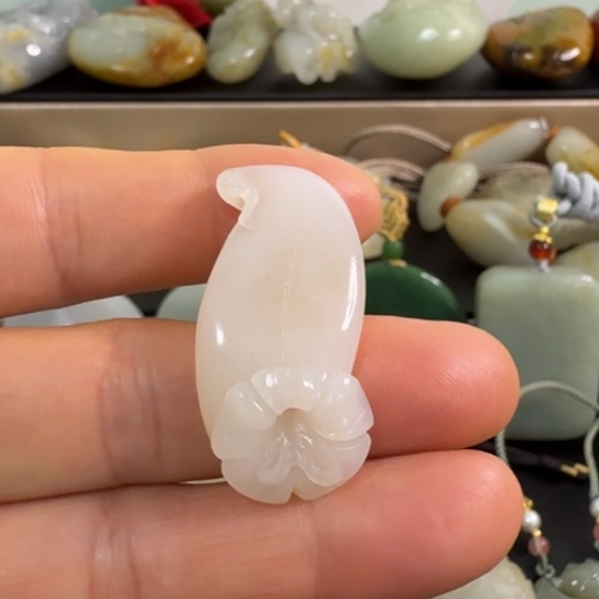 和田玉（糖玉）未镶嵌颈饰