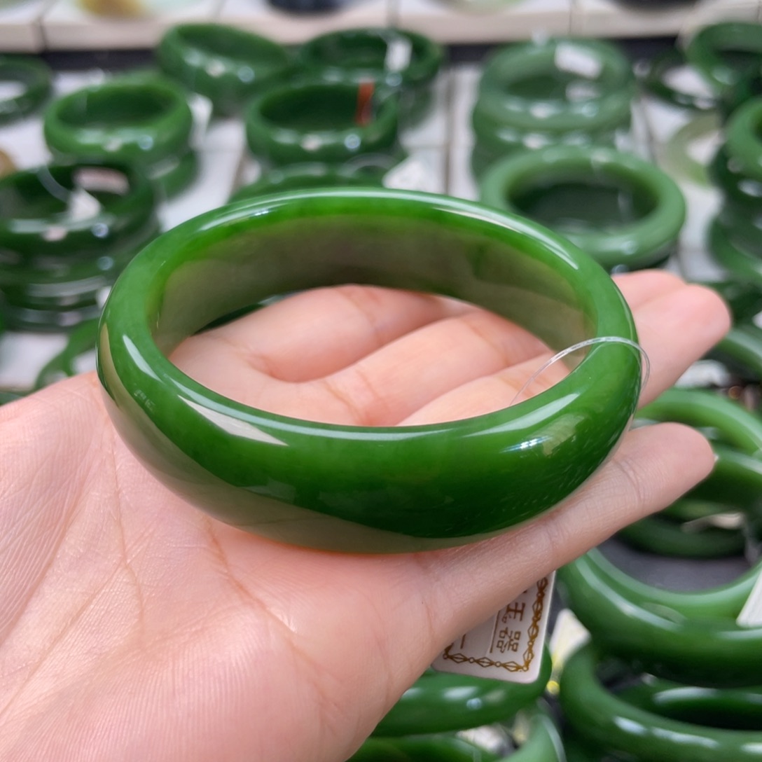 和田玉（碧玉）未镶嵌手镯