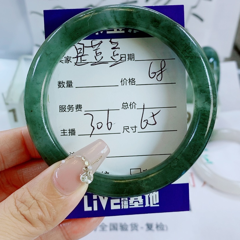 【闪购商品】未镶嵌手镯石英质玉306
