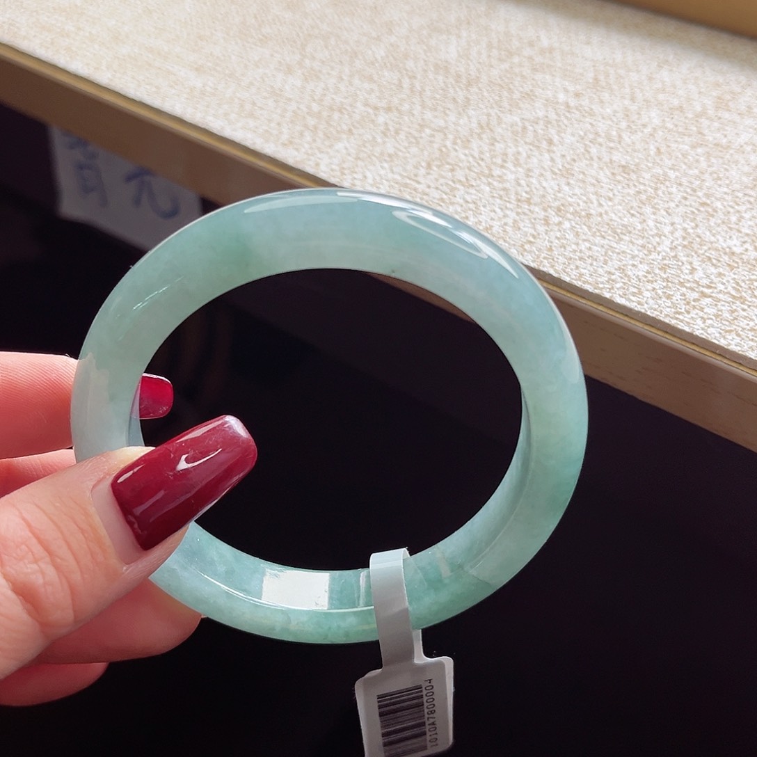 翡翠手镯未镶嵌手镯