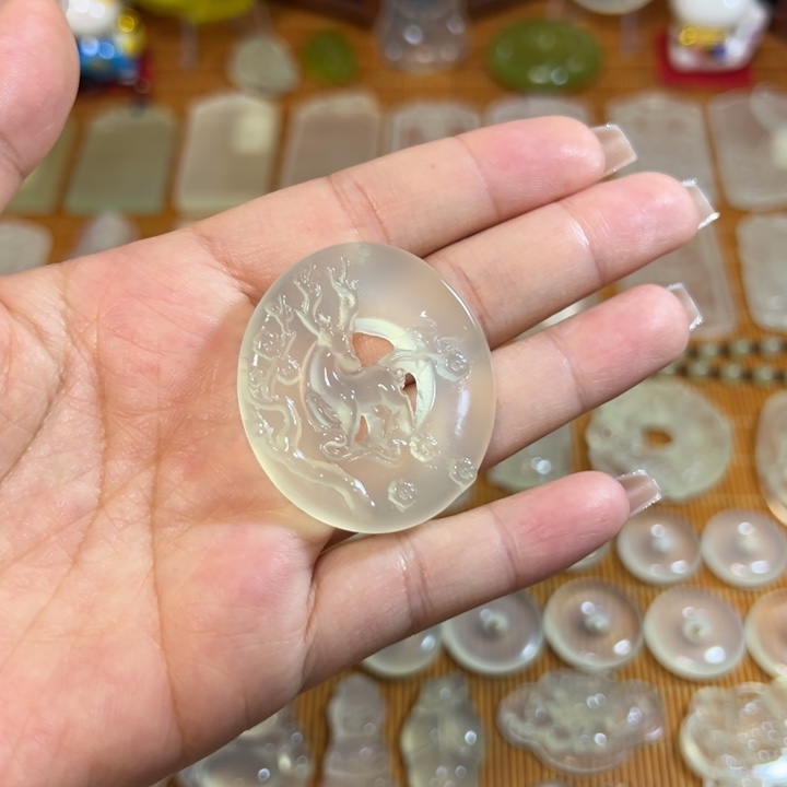 岫玉未镶嵌岫玉白冰挂件小鹿牌