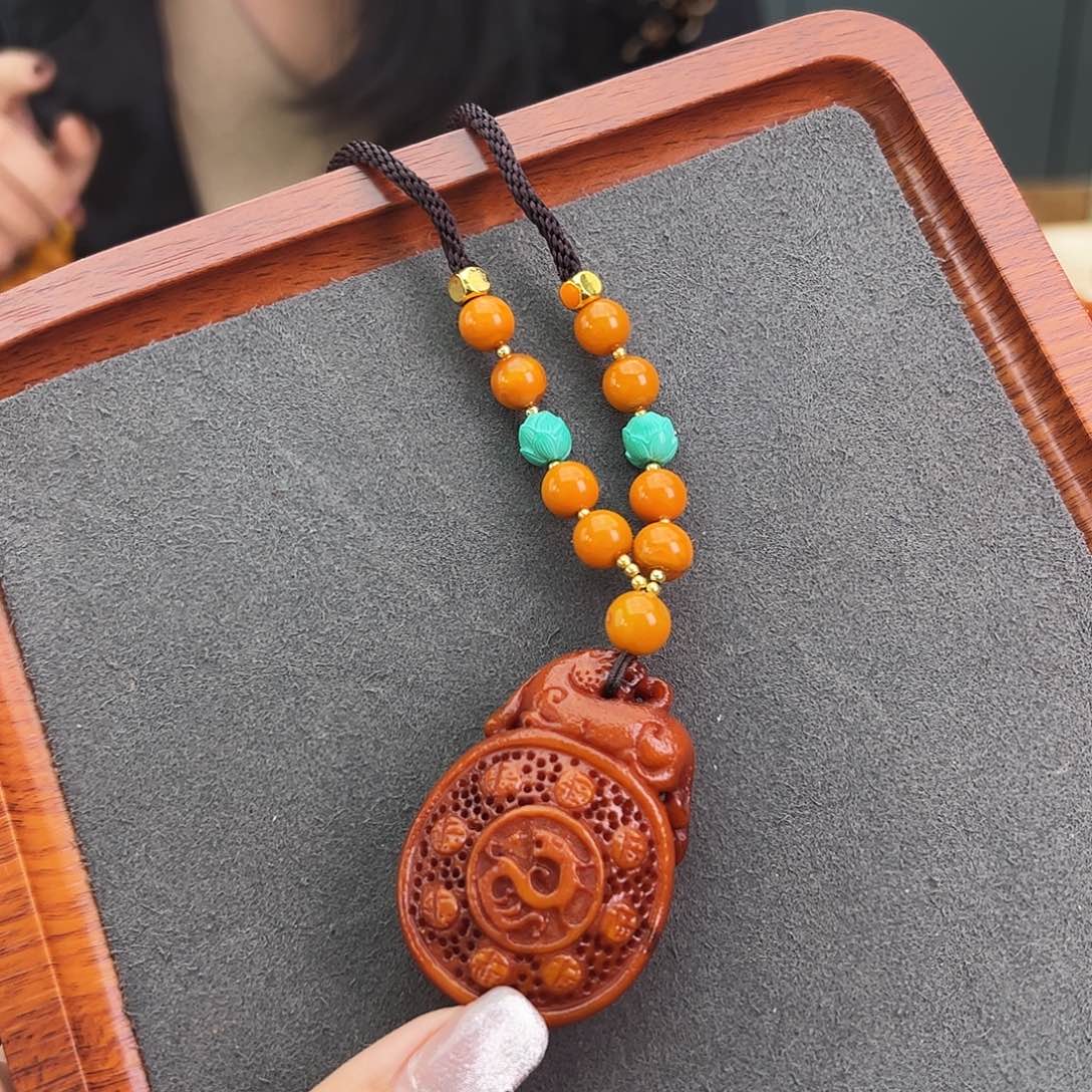 琥珀手链未镶嵌吊坠