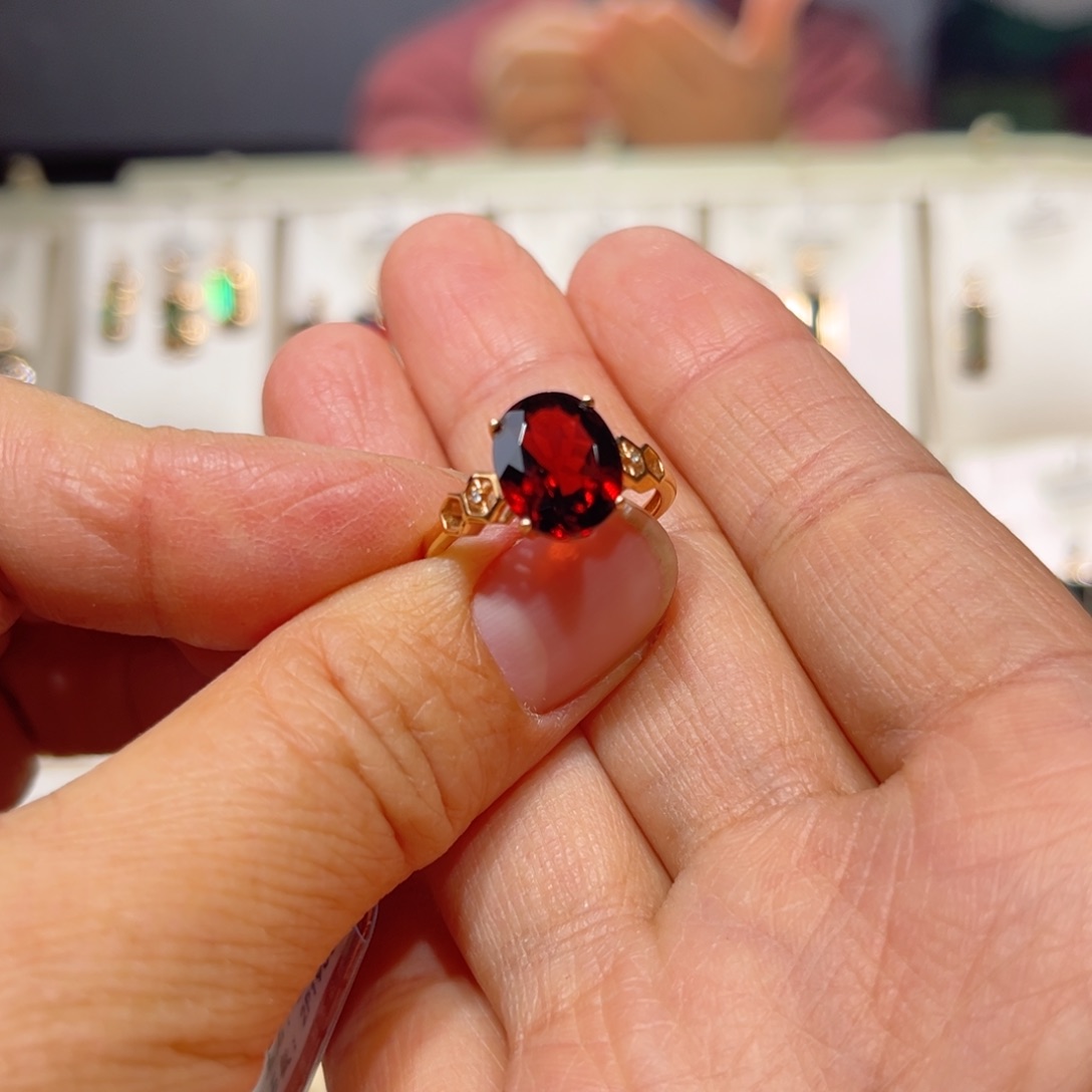 石榴石戒指18K金镶嵌电****人