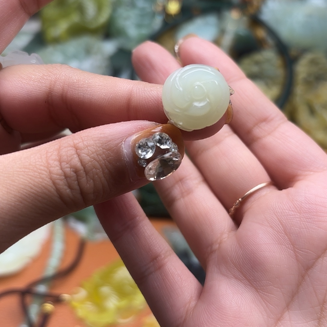 蛇纹石玉未镶嵌吊坠