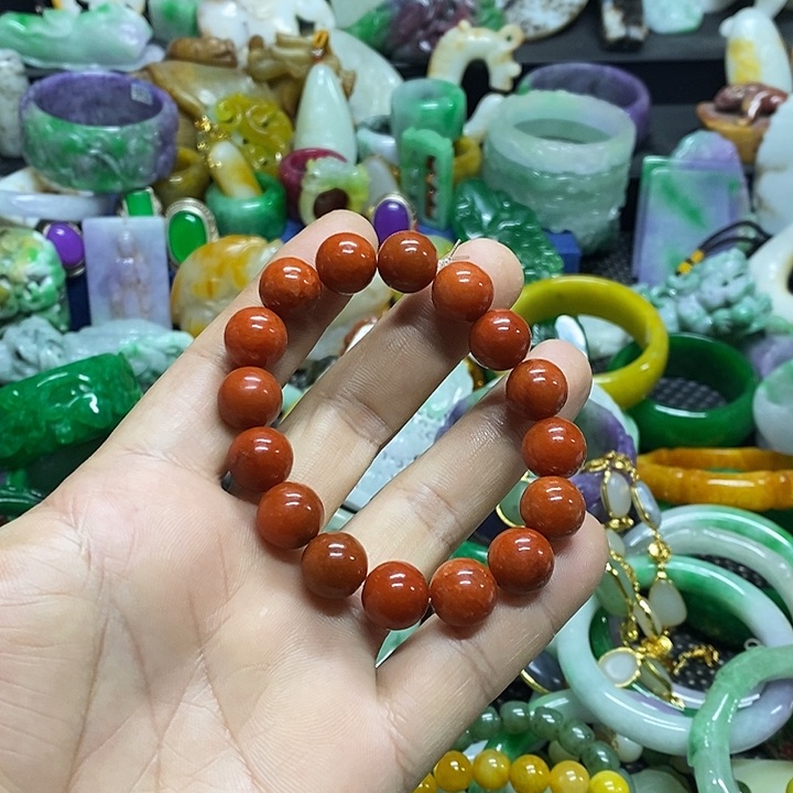 颈饰未镶嵌翡翠缅甸翡翠首饰市场