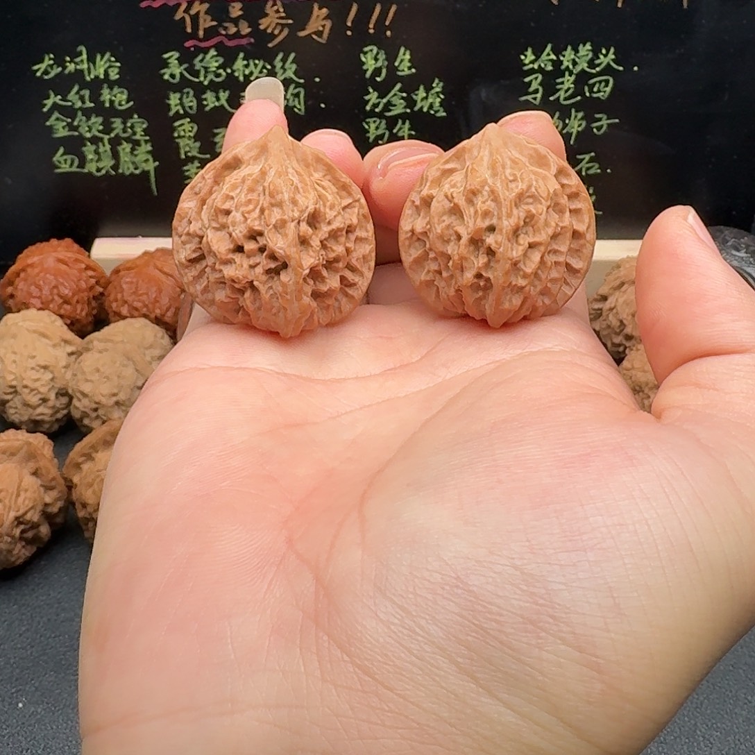 35红油皮野生文玩核桃