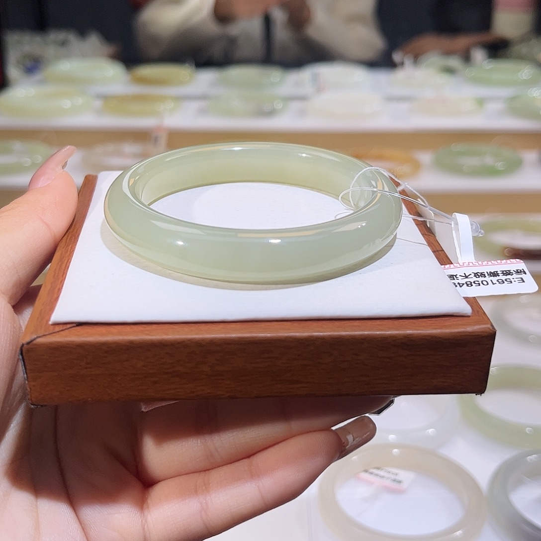 和田玉未镶嵌手镯绿晴