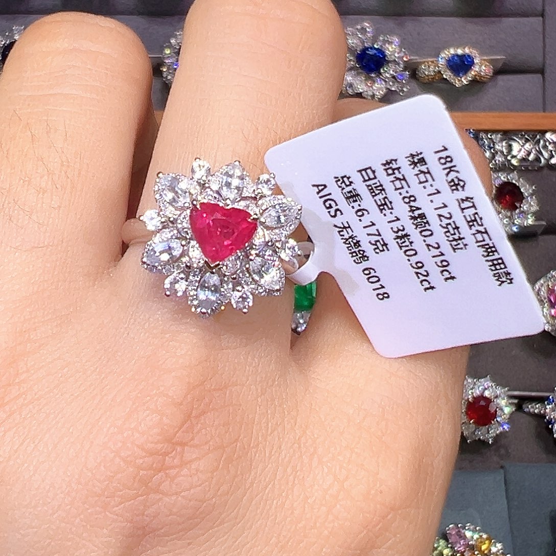 18K金镶嵌戒指红宝石