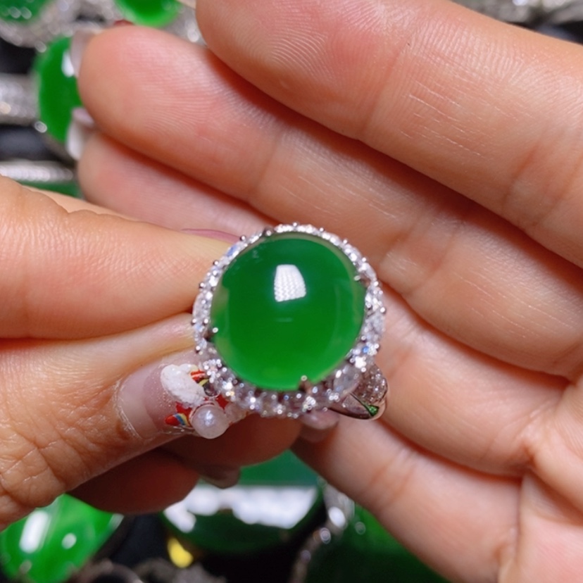 【闪购商品】翡翠挂件18K金镶嵌蛋面女戒