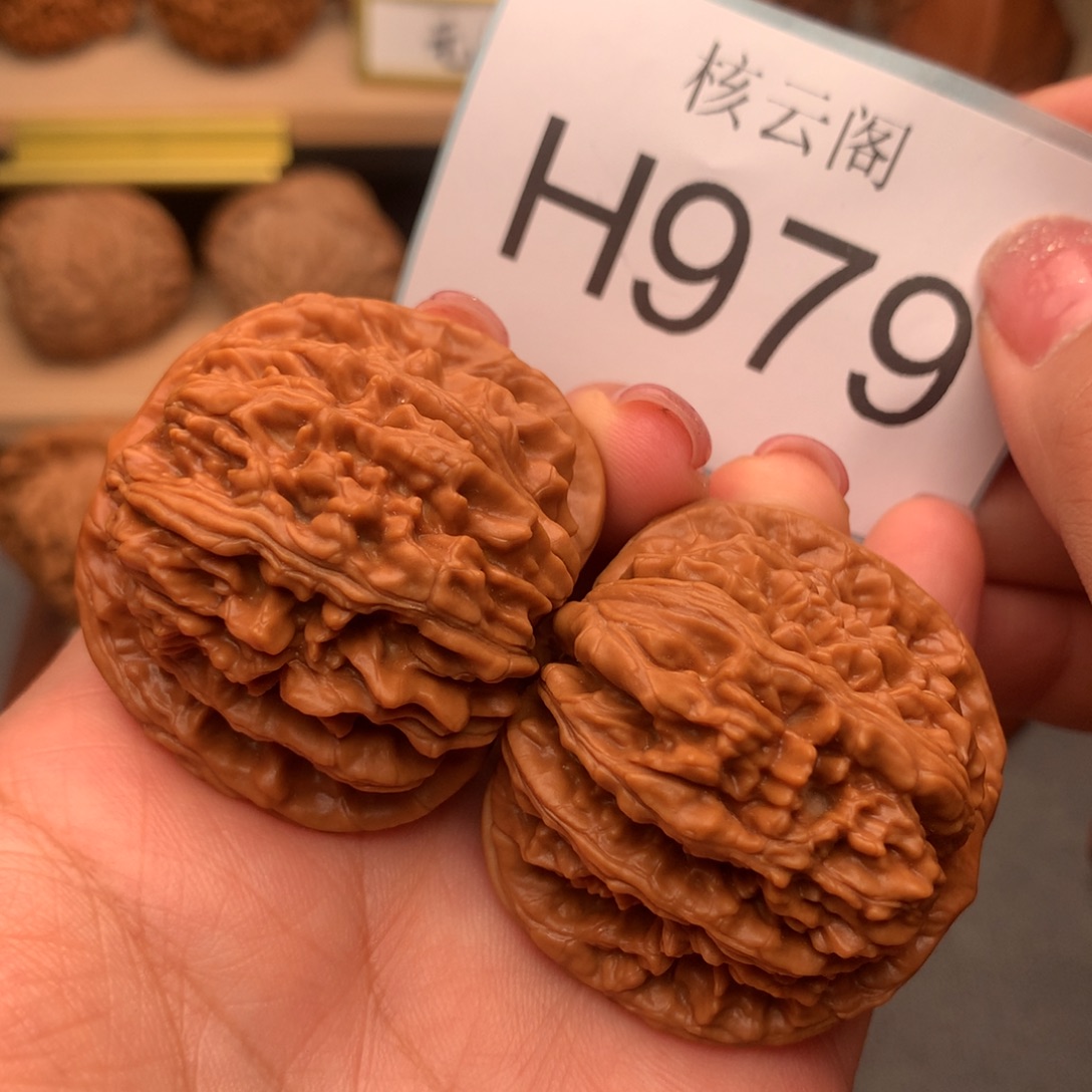 文玩核桃把件42红皮熊儿寨四座楼