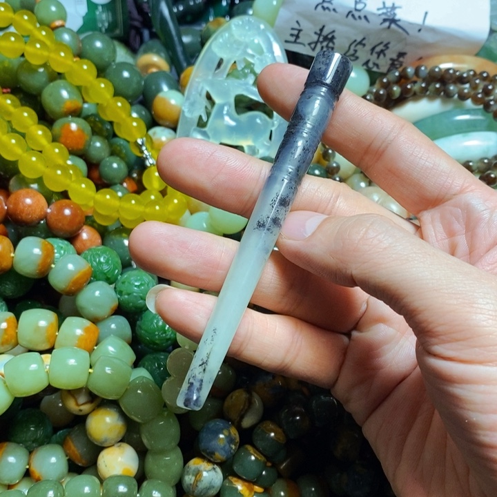 蛇纹石玉颈饰未镶嵌