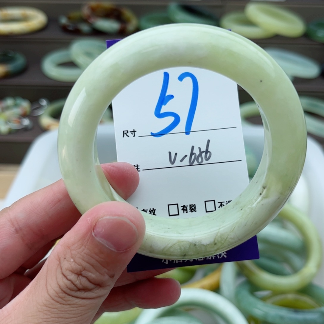 蛇纹石玉手镯未镶嵌